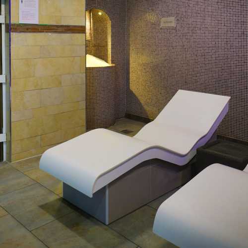 <p>HEATED LOUNGERS</p>