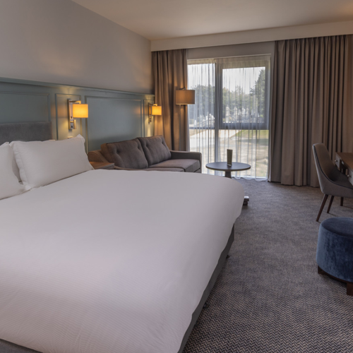 <p>DELUXE FAMILY </p>