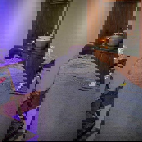 <p>SPA TREATMENT ROOM</p>