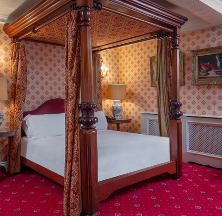 FOUR POSTER ROOM